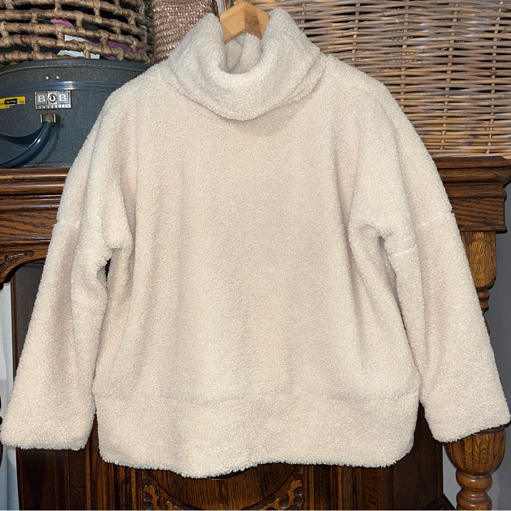 Tuckernuck Cream Sherpa Turtleneck Pullover
